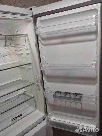 Холодильник Whirlpool. No Frost