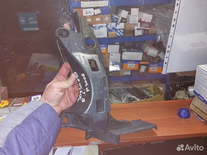 Кронштейн заднего бампера левый 7452ZC Пежо 3008