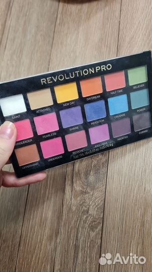 Палитра теней от Revolution pro