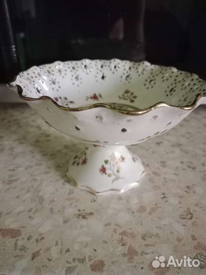 Ваза для фруктов на ножке