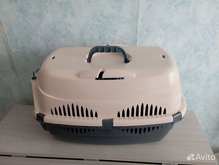 Переноска для кошек пластиковая