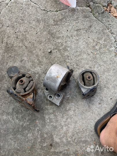 Подушка двигателя