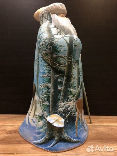 Дед мороз резной из дерева