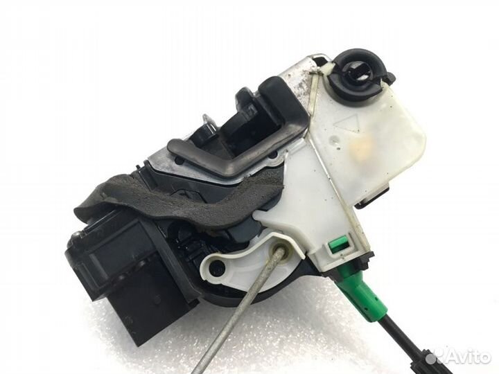 Замок двери задний правый Chevrolet Cruze седан