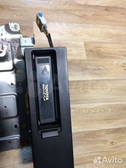 CD-чейнджер Toyota Land Cruiser 100