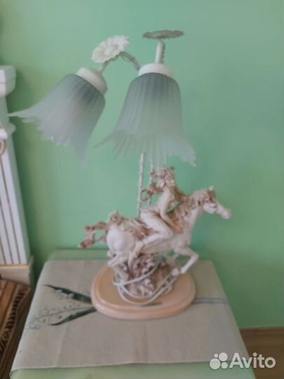 Светильник настольный