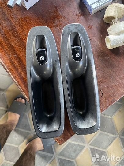 Кнопки стеклоподъемников на акцент