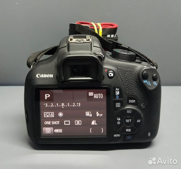 Зеркальный фотоаппарат Canon EOS Rebel T5