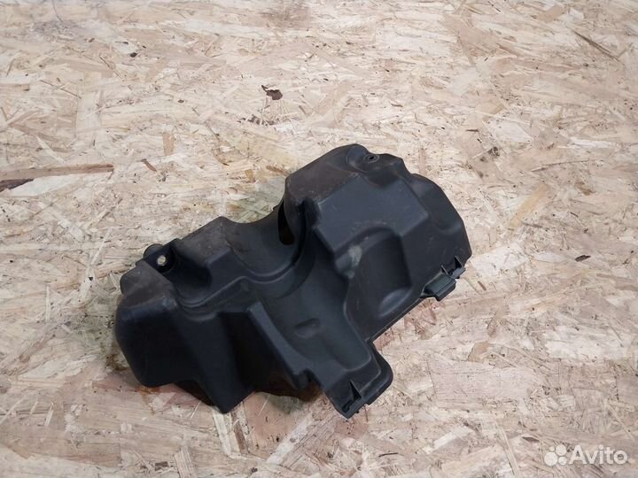 Крышка двигателя Renault Megan 2 кожух форсунок