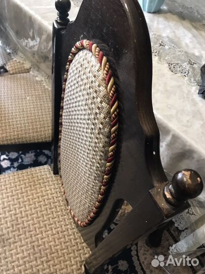 Стол и стулья