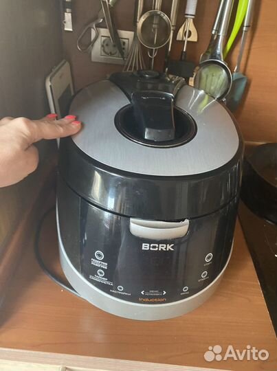 Мультиварка Bork U700