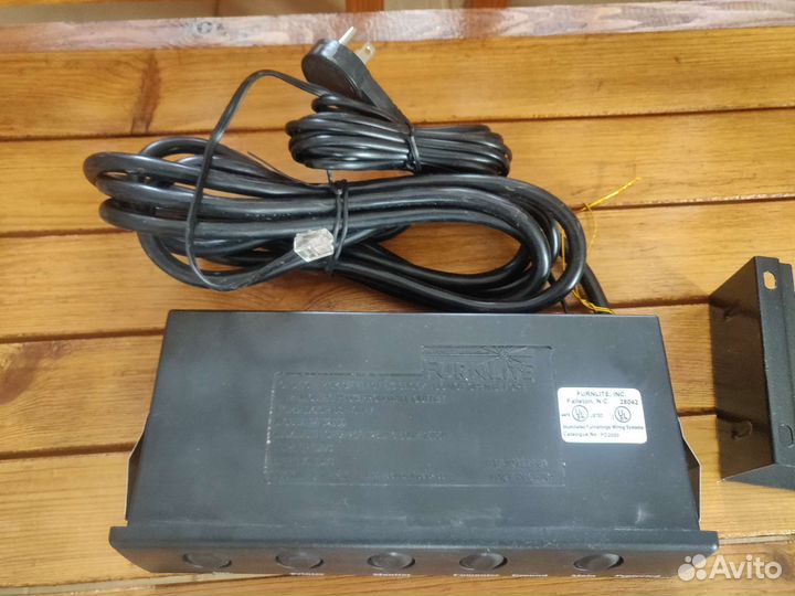 Удлиннитель-коммутатор для компьютерного стола