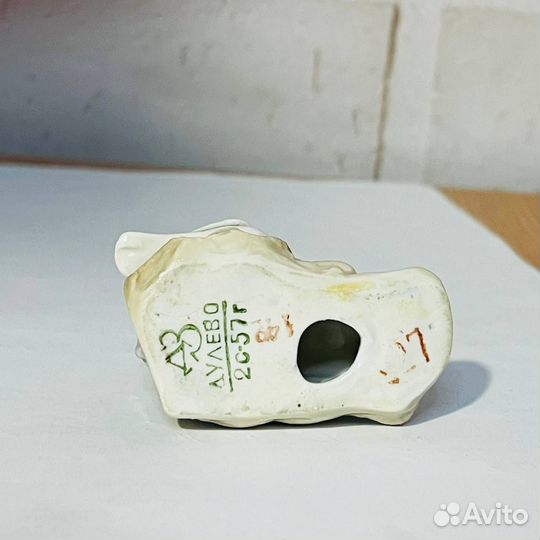 Статуэтка Голубь у обелиска