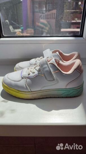 Кроссовки для девочки