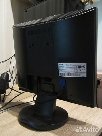 Монитор Samsung SyncMaster 710N