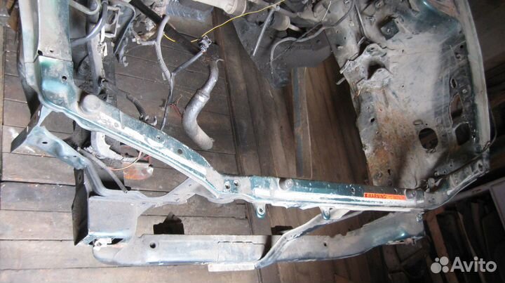 Передняя часть кузова Volvo S40