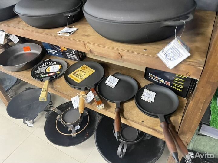 Чугунная сковородка и кастрюля