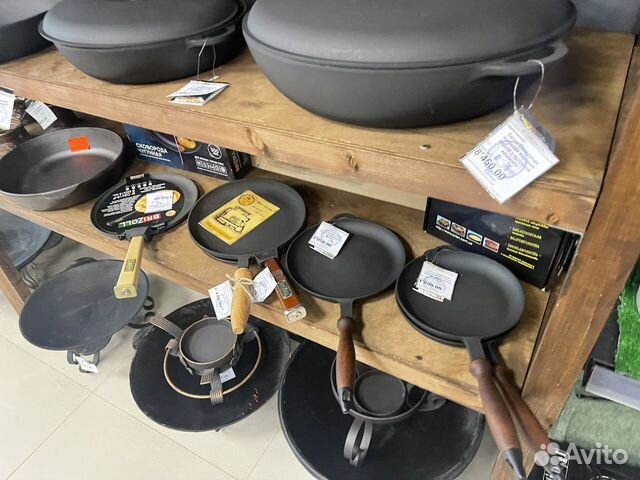 Чугунная сковородка и кастрюля