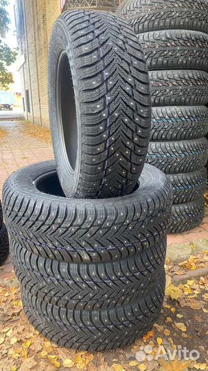 Nokian Tyres Hakkapeliitta 10p SUV 235/65 R18 111T
