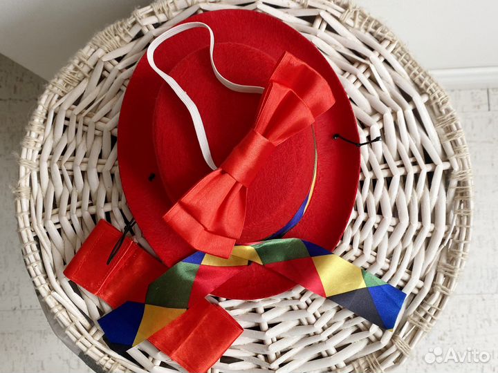 Шляпка красная карнавальная на резинке