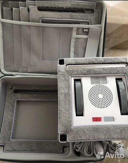 Робот мойщик окон hutt w66