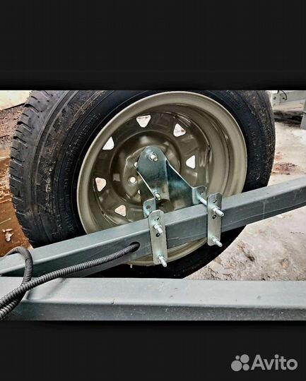 Кронштейн запасного колеса универсальный