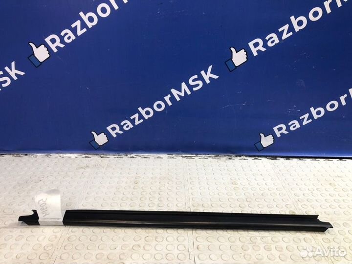 Уплотнитель стекла задний левый Nissan Terrano