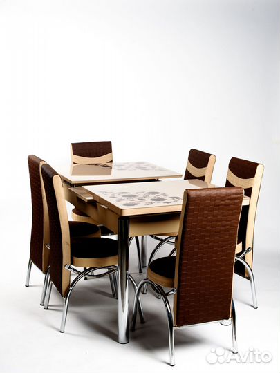 Стол со стульями на кухню