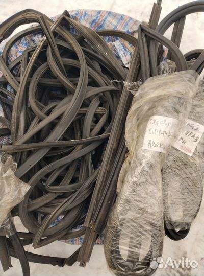 Уплотнитель двери проёмов Toyota Corolla 150/151