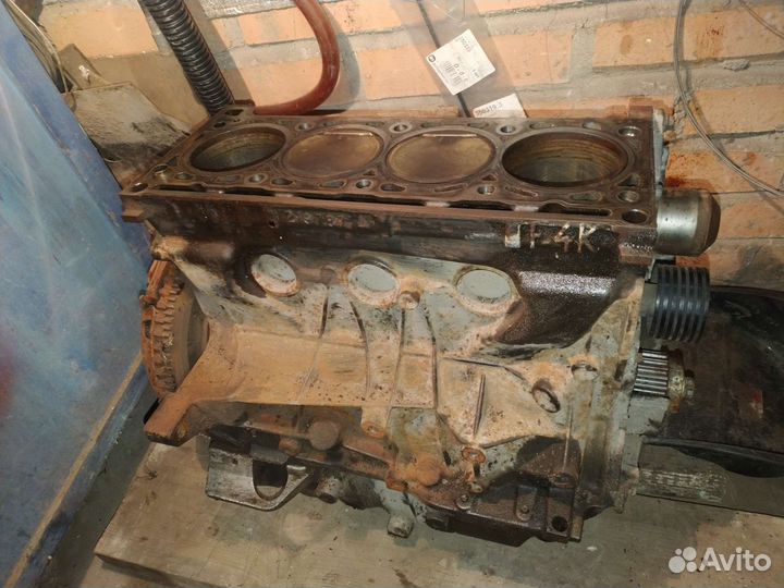 Блок цилиндров Renault Laguna 1.8L