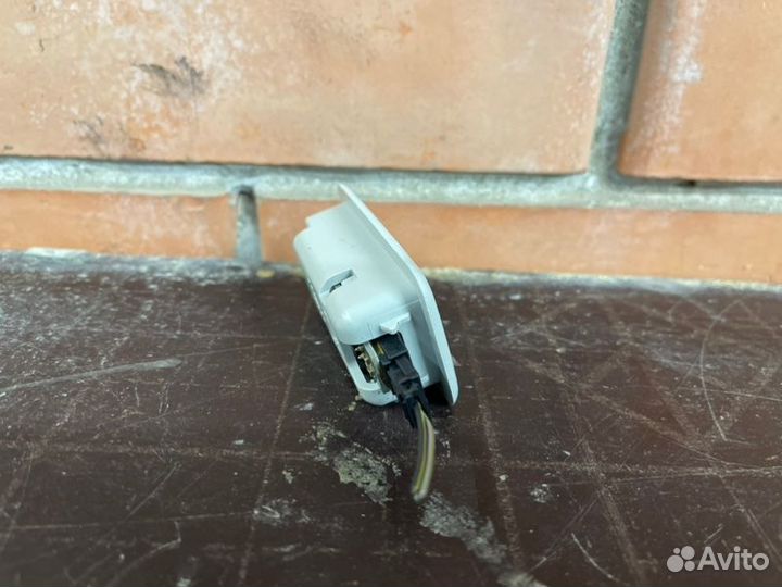 Плафон подсветки салона задний Land Rover