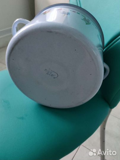 Кастрюля эмалированная большая