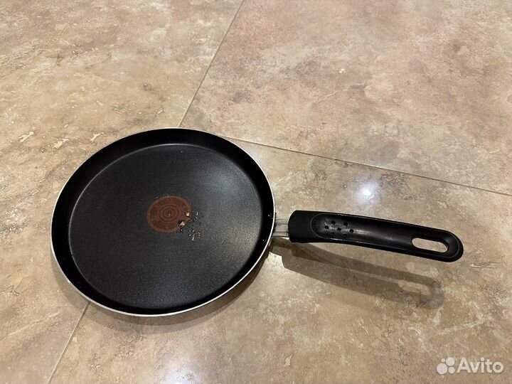 Сковорода Tefal 22 см для блинов Durabase