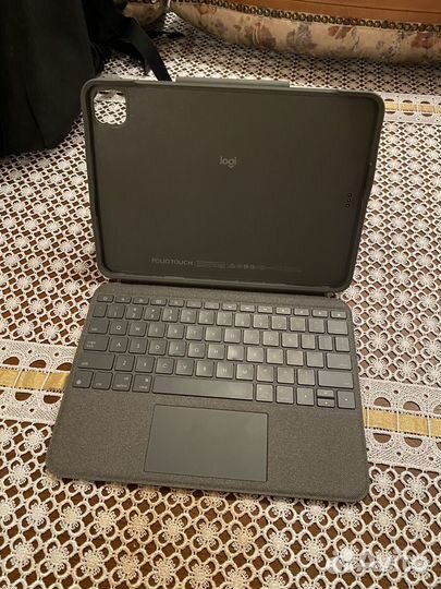 Чехол-клавиатура Logitech Folio touch