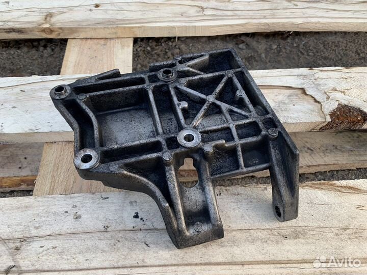 Кронштейн генератора Ssangyong 2.0 D20DT дизель