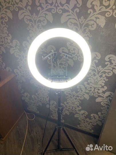 Продам кольцевую лампу