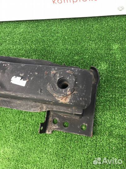 Усилитель бампера передний Volkswagen Tiguan 5N