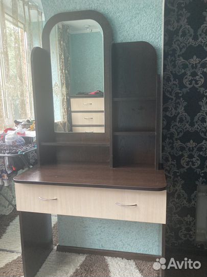 Трюмо с зеркалом