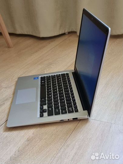 Новый ноутбук Microsoft