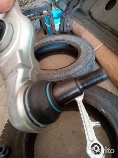 Продам нижние рычаги передней подвески Ауди