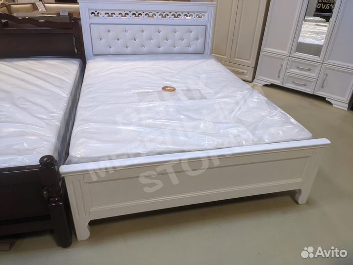 Кровать массив