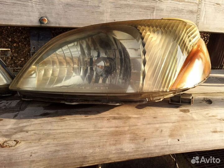 Продам фары на Toyota echo и Toyota caldina