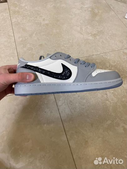 Лимитированные кроссовки Nike x Dior