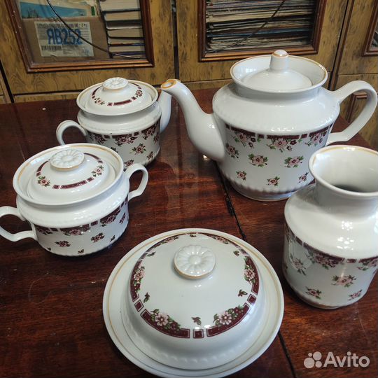 Посуда к чаю, чайник, ваза, масленка. Быстро