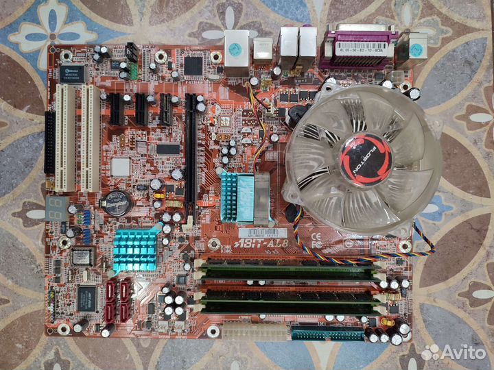 Материнская плата с процессором, памятью и кулером