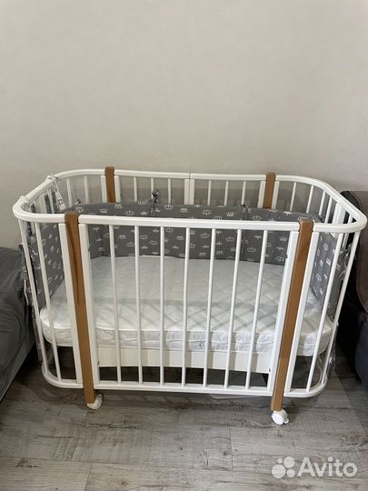 Детская кроватка с продольным маятником