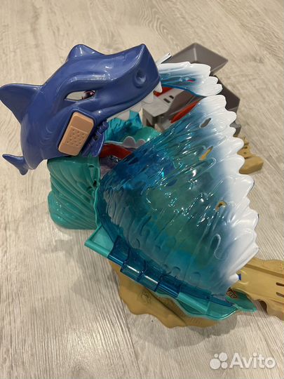 Трек Hot Wheels Акула