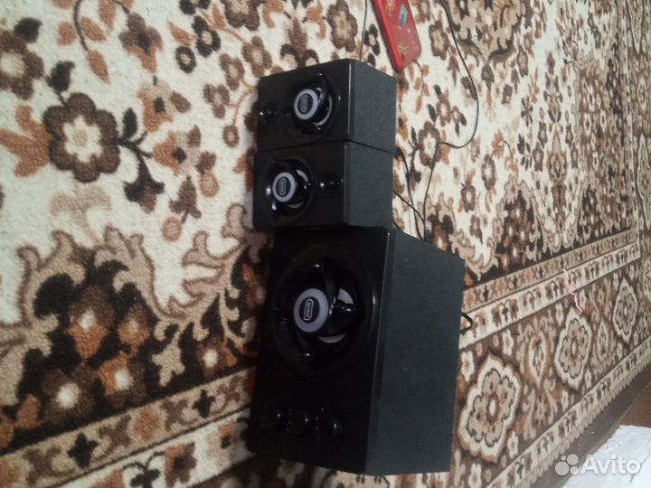 Колонки можно подключить к компьютеру и к телефону