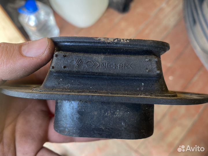 Опора кпп левая Renault