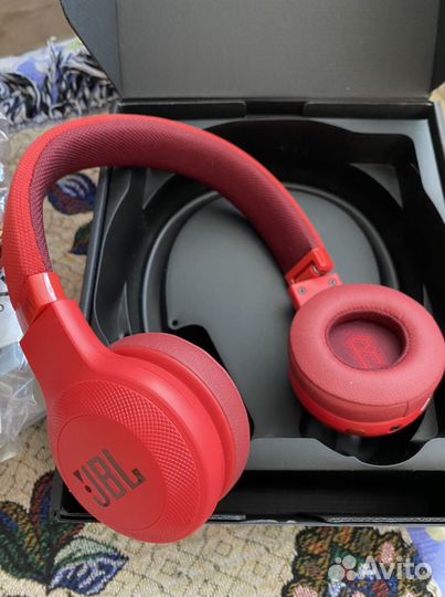 Беспроводные наушники JBI E45BT